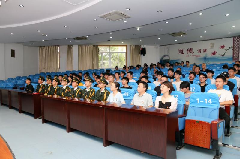 我校组织全体师生收看纪念中国人民抗日战争暨世界反法西斯战争胜利80周年大会