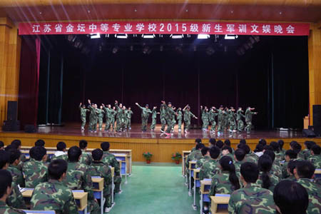 2015级新生军训第四天（图）