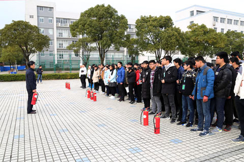 我校开展消防演练活动