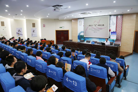 区第二人民医院来我校开展健康知识送教活动