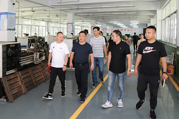 石泉县职业技术教育中心代表团来我校交流访问