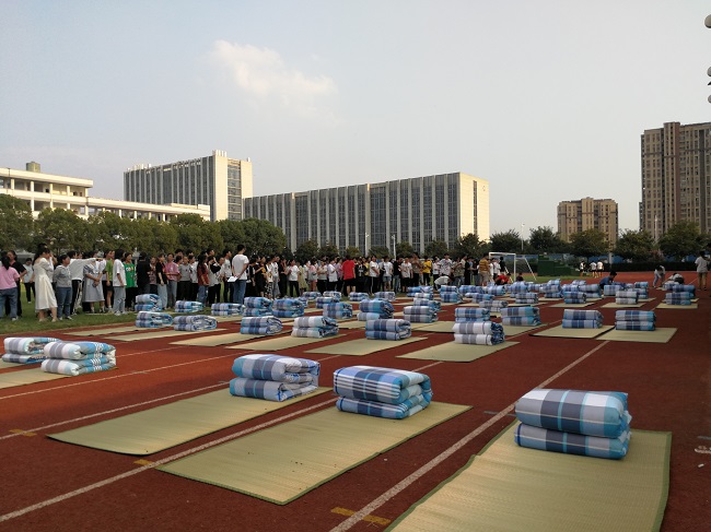 经贸管理系开展2020级新生宿舍内务整训活动