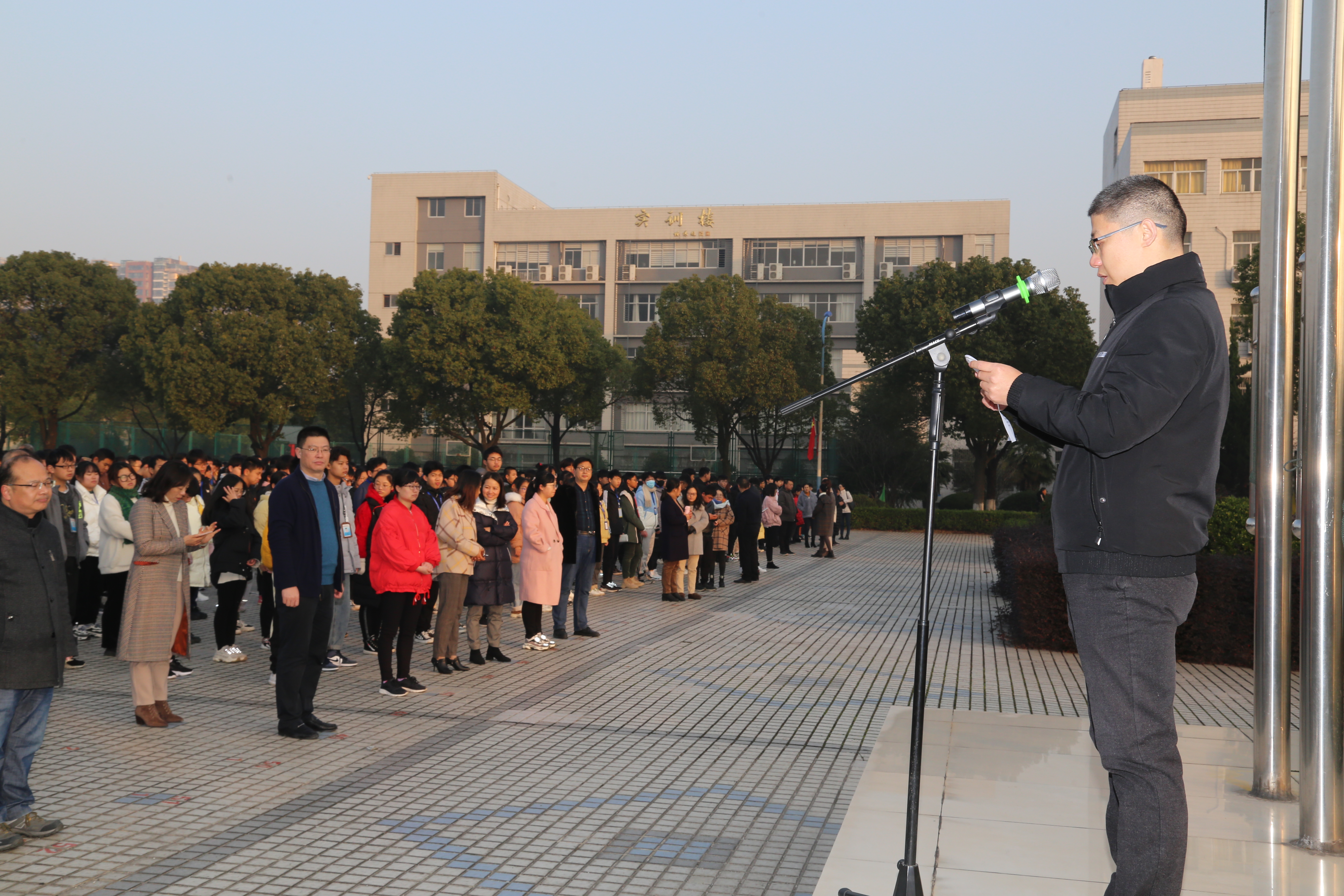 自觉遵守校纪校规  全面提升法制意识 ——2020年11月9日国旗下讲话（法治教育）
