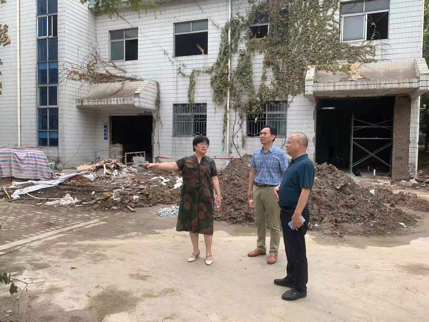 区教育局副局长陈金娣视察我校（北环西路校区）改造工作