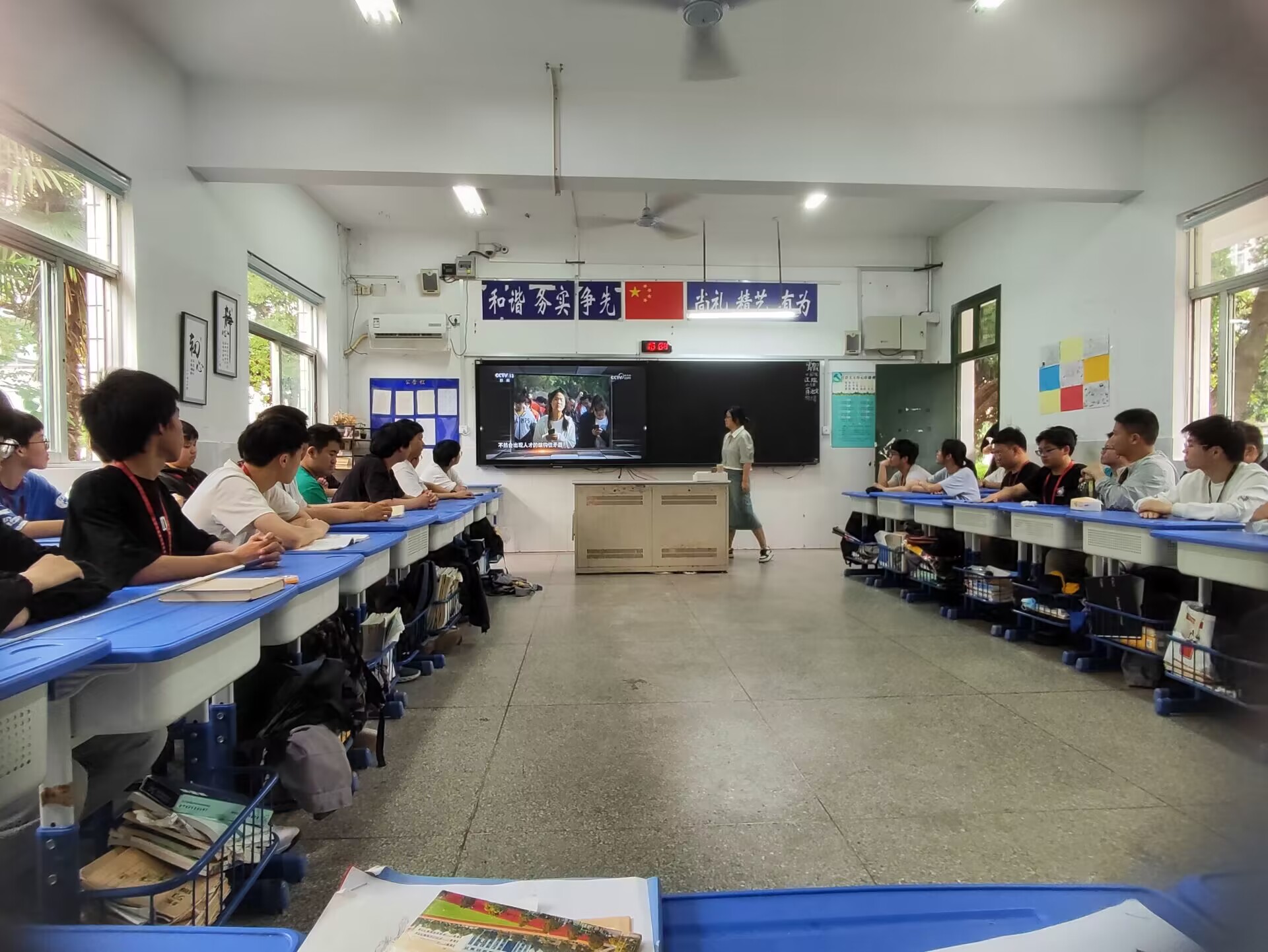 【职教活动周】我校组织观看央视《新闻调查——常州市产教融合助力地方经济发展》录播活动