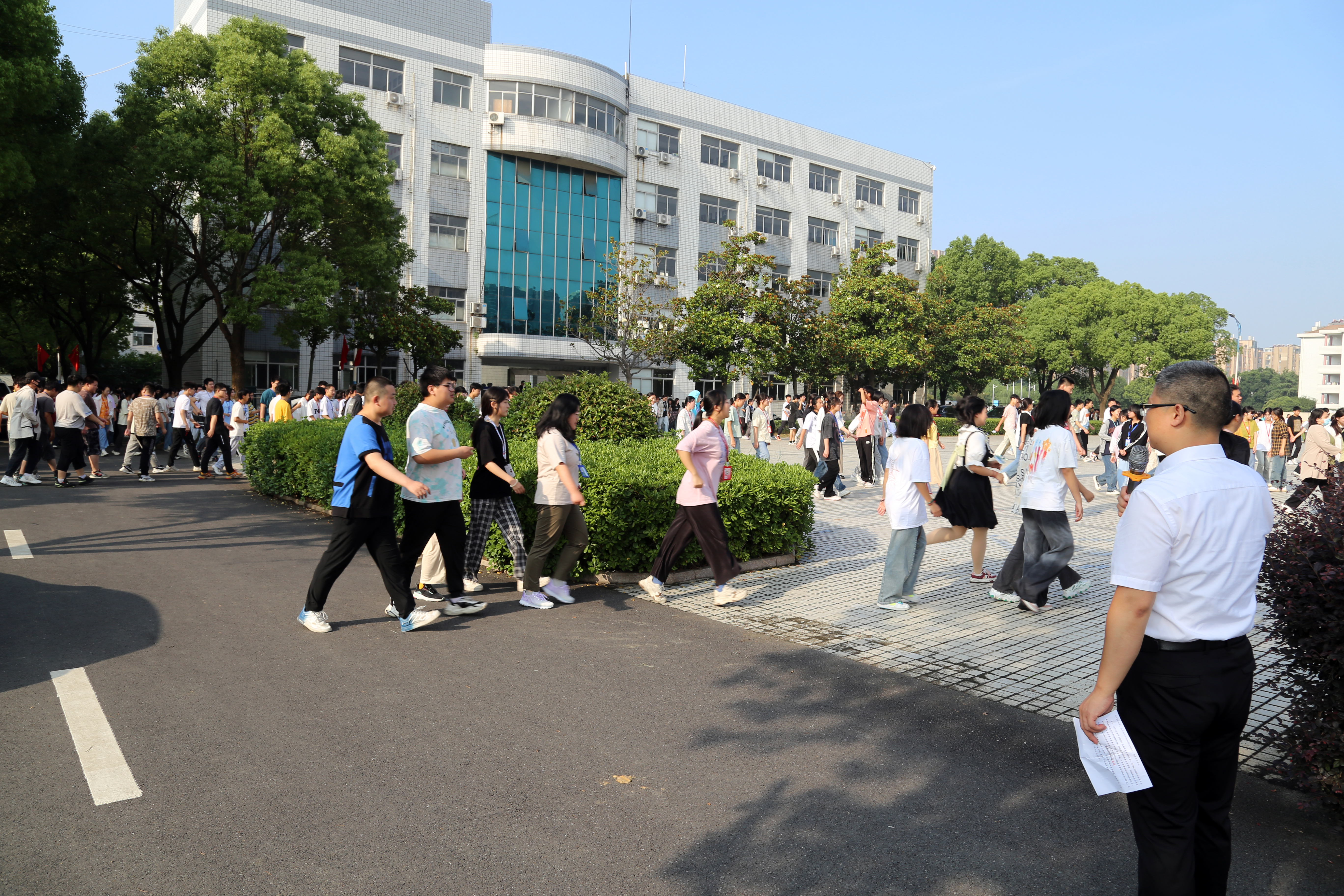 以演促练  以练筑防——我校组织开展6月份应急疏散演练