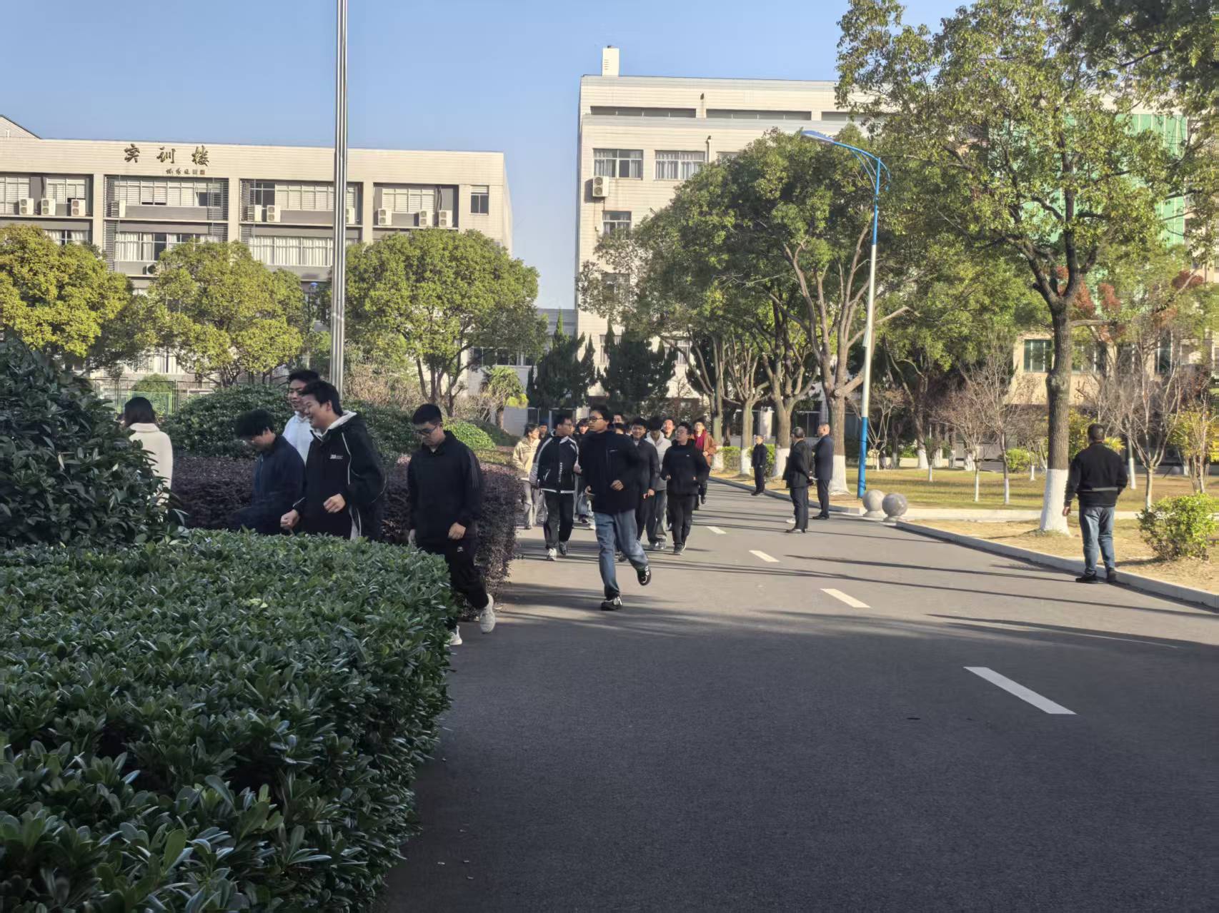 与时间赛跑，为生命护航——我校11月应急疏散演练圆满举行